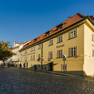 Archibald At The Charles Bridge 4* Praga